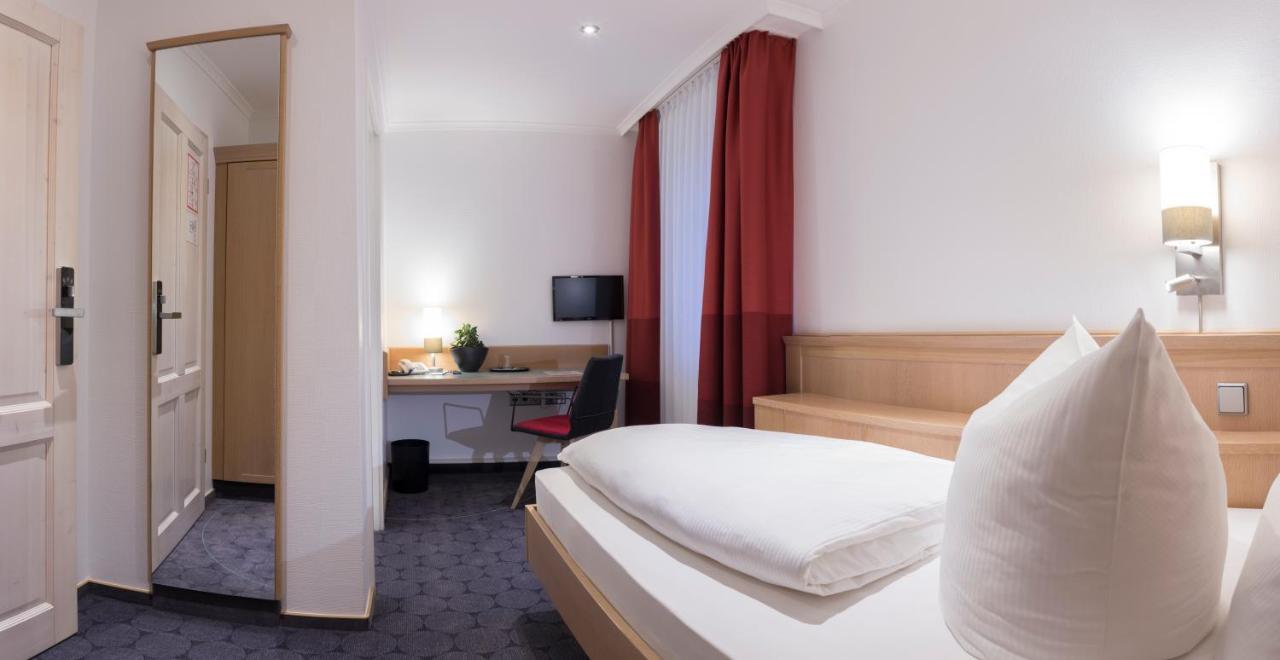 Hotel Weisses Ross Elsterwerda Exteriör bild